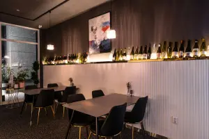 와인 셀렉션이 돋보이는 모던 이탈리안 다이닝 SFOGLIA